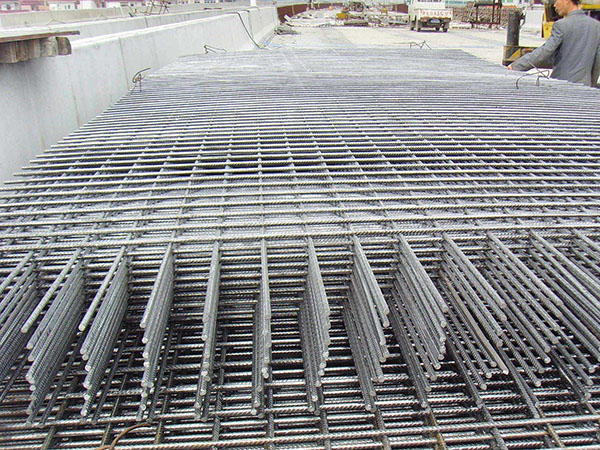 钢丝网厂家向您介绍钢筋网在水泥混凝土路面工程的应用